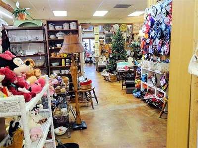 425 Market Place Antiques