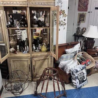 A & J's Hillbilly Hut
