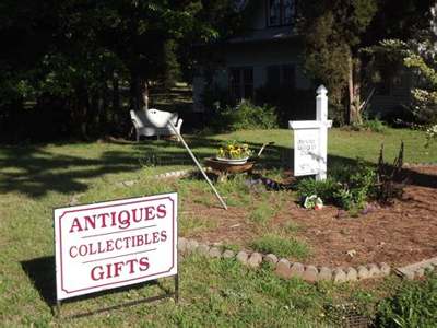 Carriage House Country Antiques & Gifts