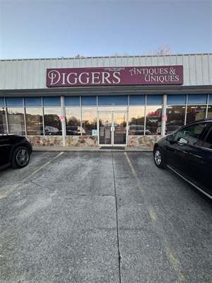 Diggers Antiques & Uniques LLC