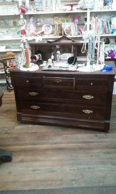 Vickie's Antiques & More